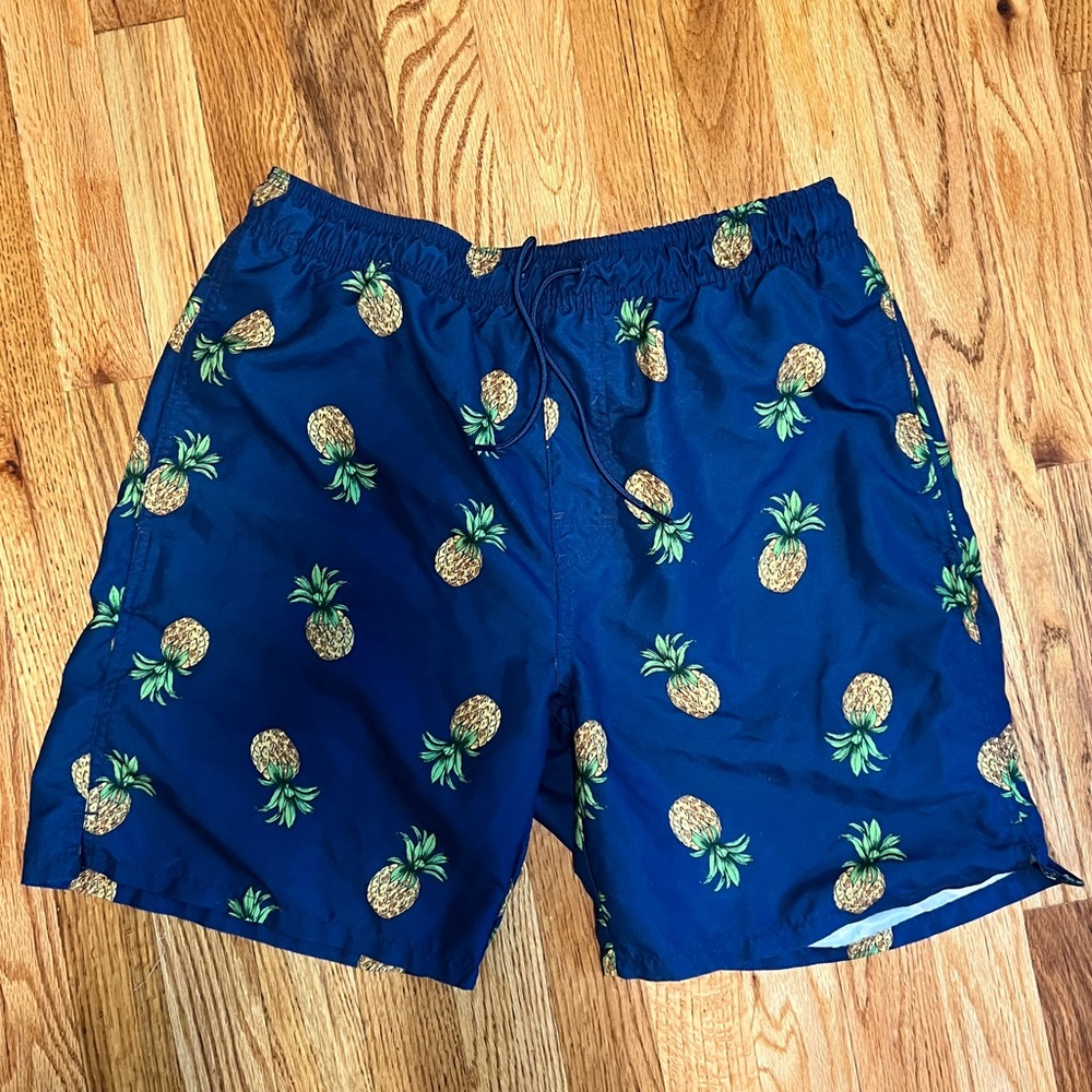 Old Navy Men M pineapple swim trunks NWOT